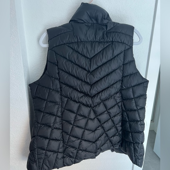BIG CHILL Black Puffer Vest - Medium - Picture 2 of 3